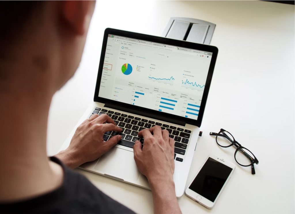 Maximize integrations feature illustration for Dazos behavioral health CRM